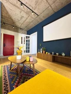 Dan's Contemporary Flat with a Home Cinema - Tbilisi - 5