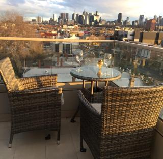 Panoramic City Views in Funky Fitzroy - 4