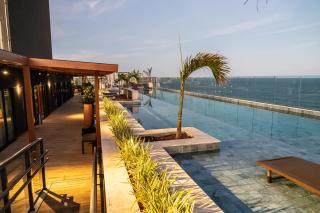 Chic Beachfront Oasis with Stunning Ocean Views - Salvador - 1