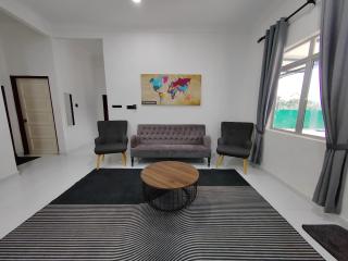 Kvaloya Homestay Private Swimming Pool - 3