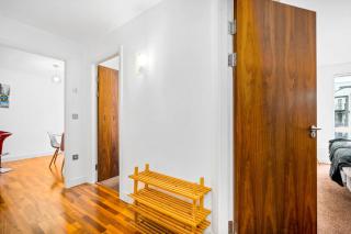 Spacious 2 Bed Apartment and Free Parking - 4