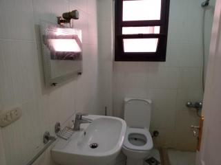 شالية بارقي قري الساحل الشمالي - نيس 4 - شالية 3 غرف مكيف - 2 حمام - روف مجهز للشوي و السهر - علي حمام السباحة و الاكوا برك - 5