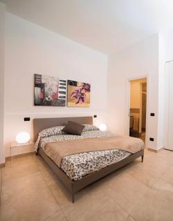 New Lake View apartment in Historic Palace - 9