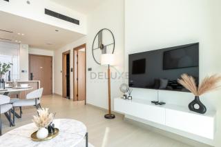 High-Rise 1BR with Lake and City Views Easy Access to Downtown and Marina, Binghatti Onyx, Jumeirah Village Circle by Deluxe Holiday Homes - 2