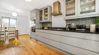 Exclusive 3 bedroom House near Manor House! - 1