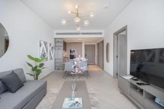 Luxury Stay JVC Modern 1BHK Pool & Gym Access - 2