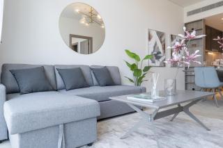 Luxury Stay JVC Modern 1BHK Pool & Gym Access - 4