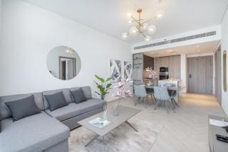 Luxury Stay JVC Modern 1BHK Pool & Gym Access - 9