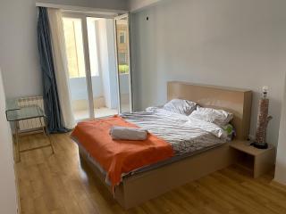 Spacious and modern 2 bedroom next to Vake Park - 7