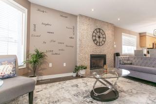 Serenity and Style 4BR with Hot Tub, BBQ and Fire Table - Barrie - 4
