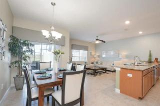 4879 Family-Friendly 4BR Townhome with Private Pool near Disney - Kissimmee - 0