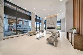 Modern Condo with Balcony, Gym and Free Parking - 9