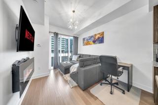 Modern Condo with Balcony, Gym and Free Parking - Toronto - 5