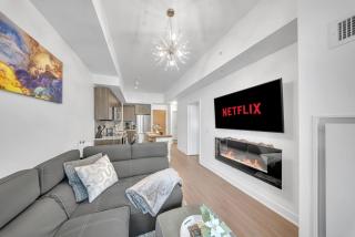 Modern Condo with Balcony, Gym and Free Parking - Toronto - 1