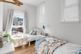 1 - Modern & Stylish 3-Bed Apartment in Cromer - 5