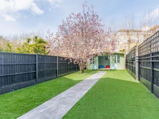 4-Bedroom Seafront House in Southend Sea Views - Pass the Keys - 0