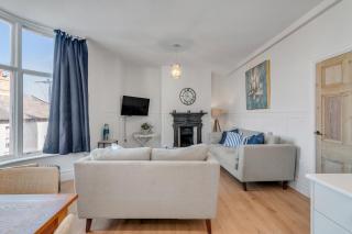 2 - Modern & Stylish 3-Bed Apartment in Cromer - 6