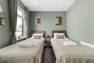 Stunning Bolton Abode - Sleeps 6 - Games Room & Free Parking - Bolton - 7