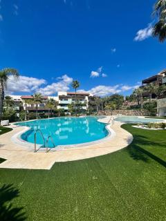 2BR Luxe Stay in Marbella Close to Beaches - 9