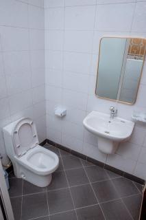 Spacious & Quiet 2BR Apt with Wi-Fi Buwate Mall - Buwate - 4