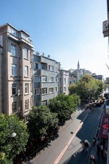 Spacious High-Ceiling Apartment - Istanbul - 9