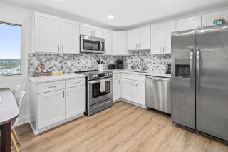 Pinnacle Port Penthouse 15 - 9