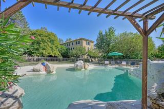 La Bastide des Princes, Indoor and Outdoor Pools - Caderousse - 0