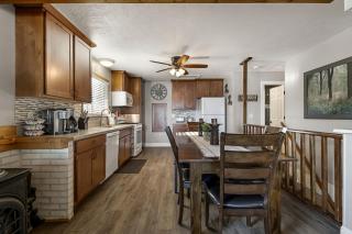 Gorgeous Secluded Cabin with Amazing Views in Lake Almanor, California - Lake Almanor - 6
