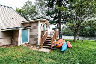 Lakefront Homey Cottage Offering Pristine Views of Cobosseecontee Lake from the Deck in Winthrop, Maine - 7