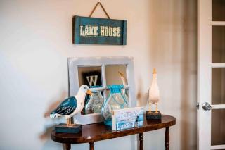 Lakefront Homey Cottage Offering Pristine Views of Cobosseecontee Lake from the Deck in Winthrop, Maine - 6