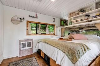 Gorgeous Caravan Glamping Escape for Four in Dover, Ohio - 6
