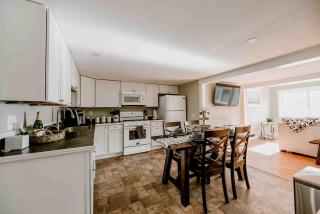 Quiet and Intimate Pet Friendly Cottage Perfectly set on the Shores of Cobbossee Lake for Fishing in Winthrop, Maine - 8