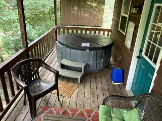 Luxury Cabin Rental with Beautiful Water Views near Charlotte, North Carolina - Elkin - 8