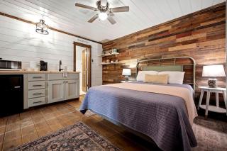 Cozy Cabin with Additional Studio Mini-Cabin in Broken Bow, Oklahoma - Broken Bow - 7