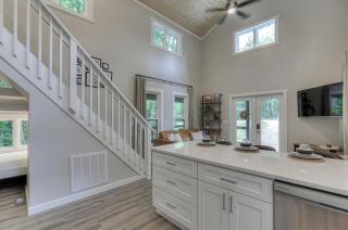 Cute Cottage Settled Between Trees in Monteagle, Tennessee - Monteagle - 1