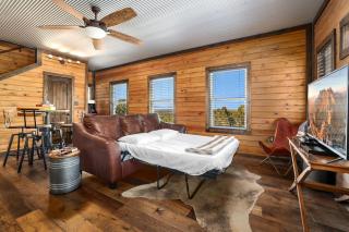 Family-Friendly Cabin with Hot Tub in the Ozark Mountains and nearby Beaver Lake, Eureka Springs - Eureka Springs - 2