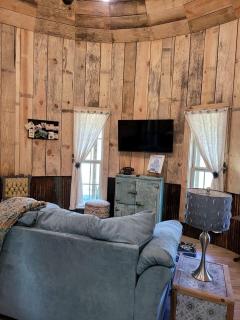 Luxury Converted Silo Glamping Site for Romantic Weekends Away in Danville, Georgia - - 5