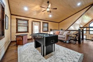 Cozy Secluded Cabin with Hot Tub in Broken Bow, Oklahoma - Broken Bow - 2