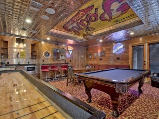 Spacious Yet Private Vacation Rental with Pool and Games Room For the Ultimate Family Getaway in Nature, Driftwood Texas - 4