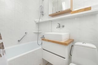Seaside Park Apartment with Parking Gdańsk by Noclegi Renters - Danzig - 7