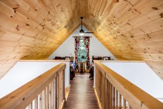 Incredible Wooden Cabin with Fire Pit and Barbecue in Greenville, Maine - Greenville - 5
