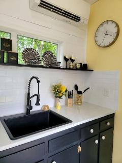 Cute Tiny House with Fire Pit in Danville, Georgia for Relaxing Glamping Escapes in Nature - - 9