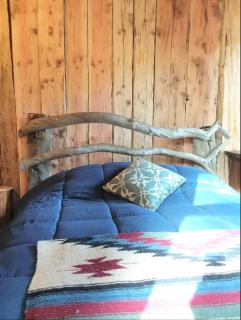 Serene Cabin Getaway with a Charcoal BBQ near Tahoe National Forest, California - - 6