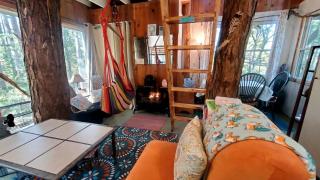 Magical Tree House Rental Nestled in the Woods on Farm Retreat near St. Louis, Missouri - - 5