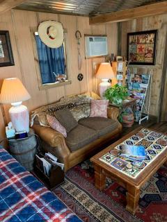 Cozy Hillside Texas Hill Country Cabin for Romantic Getaways near San Antonio - Kerrville - 5