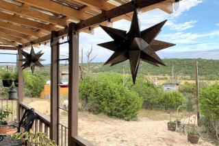 Cozy Hillside Texas Hill Country Cabin for Romantic Getaways near San Antonio - Kerrville - 1