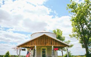 Converted Grain Silo for Unique Glamping Accommodation in Alvin, Illinois - - 4