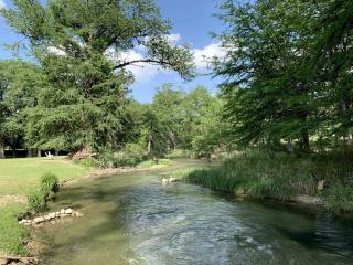 Riverside Cabin Perfect for Texas Hill Country Retreats - Kerrville - 9