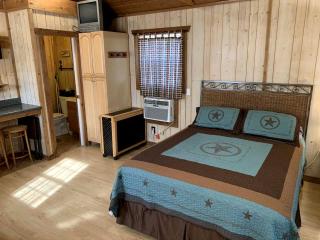Riverside Cabin Perfect for Texas Hill Country Retreats - Kerrville - 7