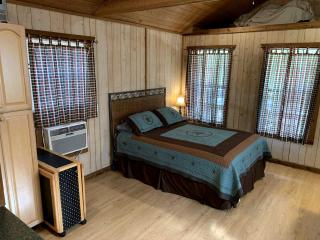 Riverside Cabin Perfect for Texas Hill Country Retreats - Kerrville - 5
